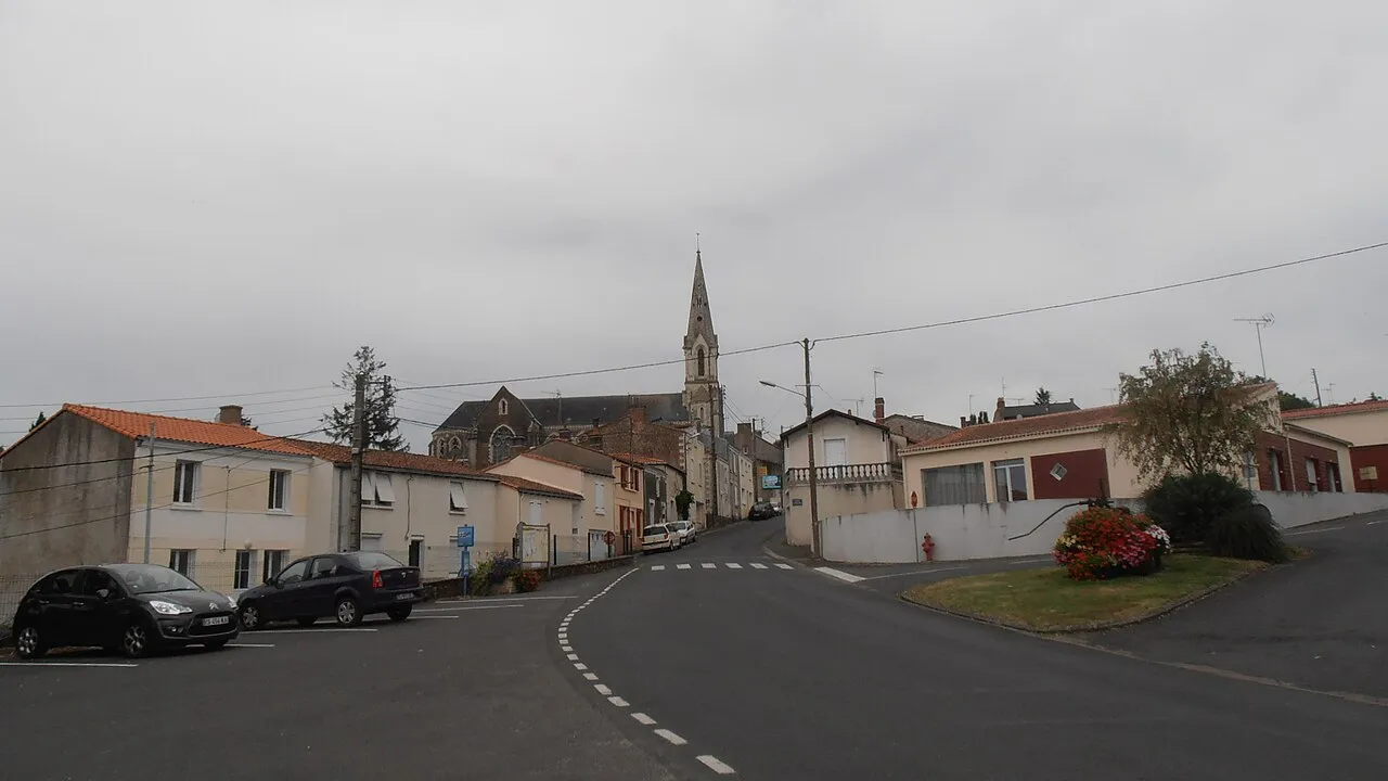 Rue et église de Drain, à Orée d’Anjou