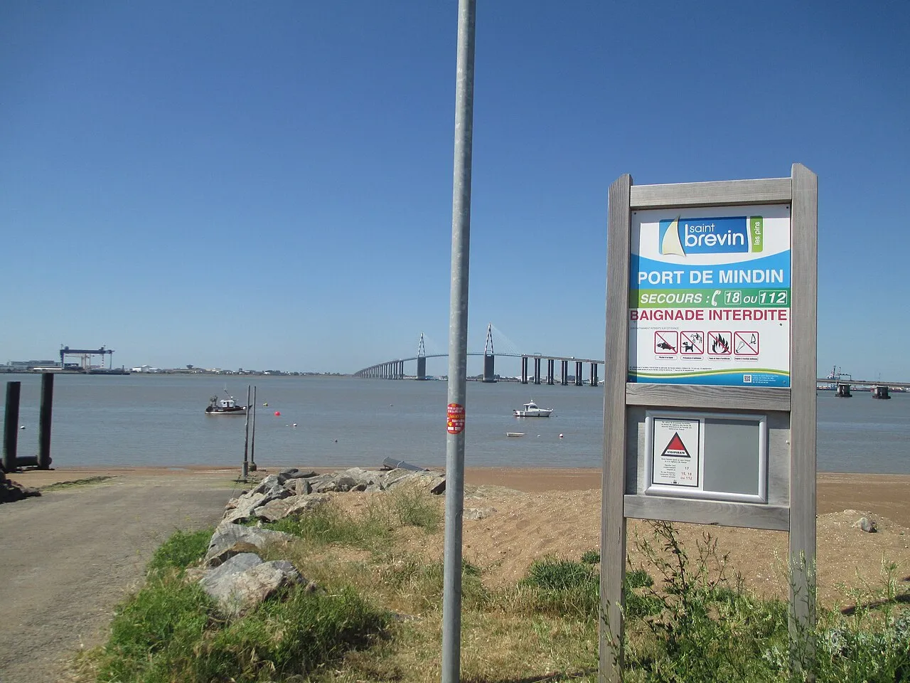 Port de Mindin à Saint-Brevin-les-Pins, face au pont de Saint-Nazaire